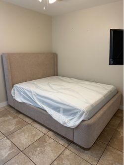 Bed frame queen size