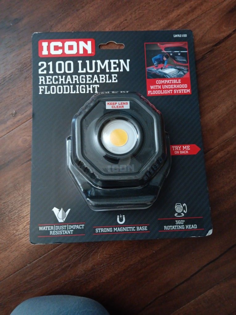 Icon 2100 Lumen Rechargeable Floodlight