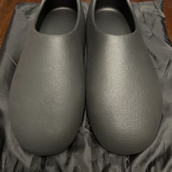 Yeezy Slippers 100% Authentic 