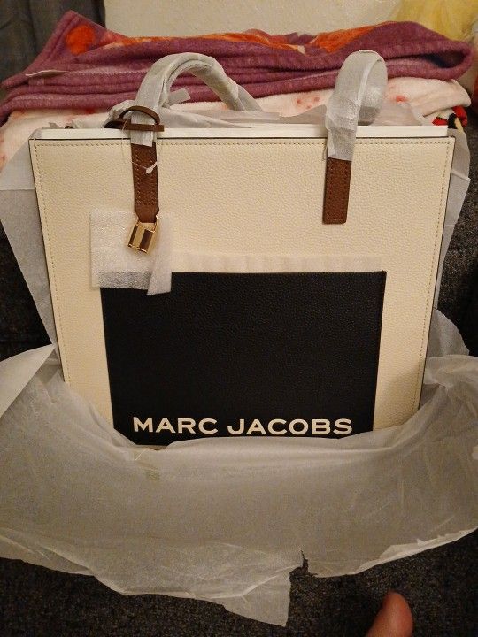 MARC JACOBS PURSE Comes With Matching Wallet