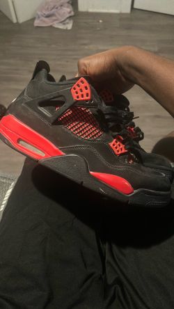 Jordan 4’s red thunder size 10.5