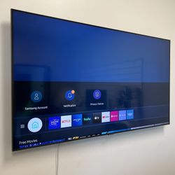 2021 Samsung 70” 4K Smart TV! Only 5 Month Old! 