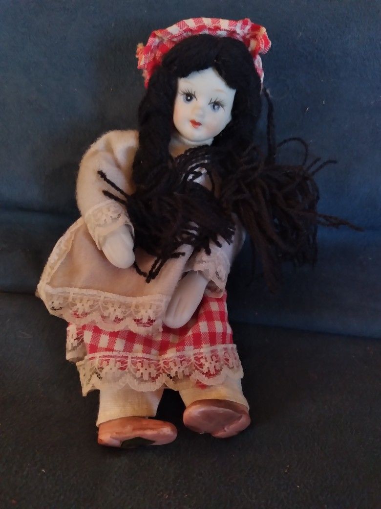 Vintage porcelain rag doll, In excellent condition, and is 5 in tall