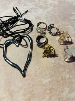 Rings and necklace take all for 6