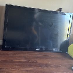 Tv with mount & box spring