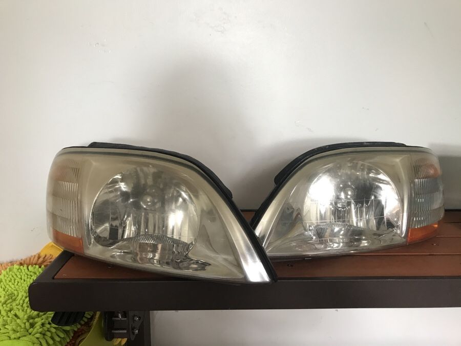 Ford Windstar 99-02 Headlights