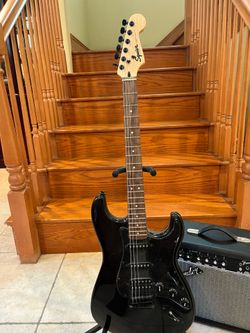 Squier Stratocaster (Mint) w/ Fender Amp