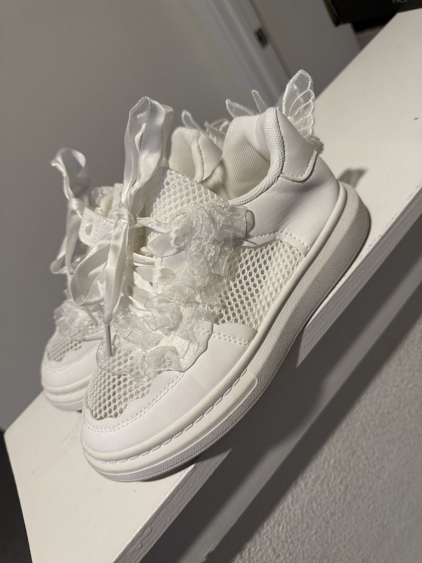 Girls All White Lace Sneakers Size 2Y