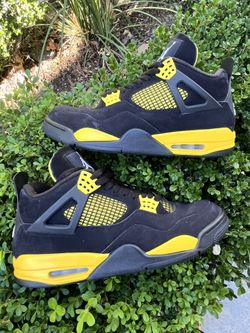 Size 11 - Jordan 4 Retro Mid Thunder