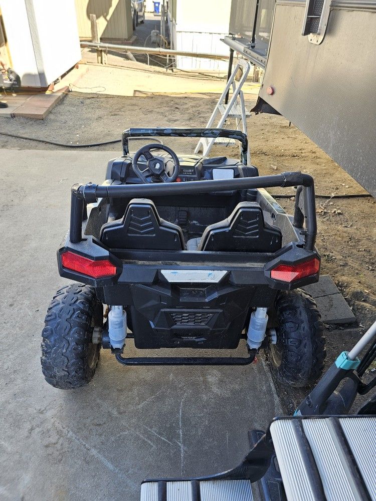 Freddo Cammo Green 24 V Dune Buggy