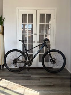 Trek marlin 5 mountain bike/mtb