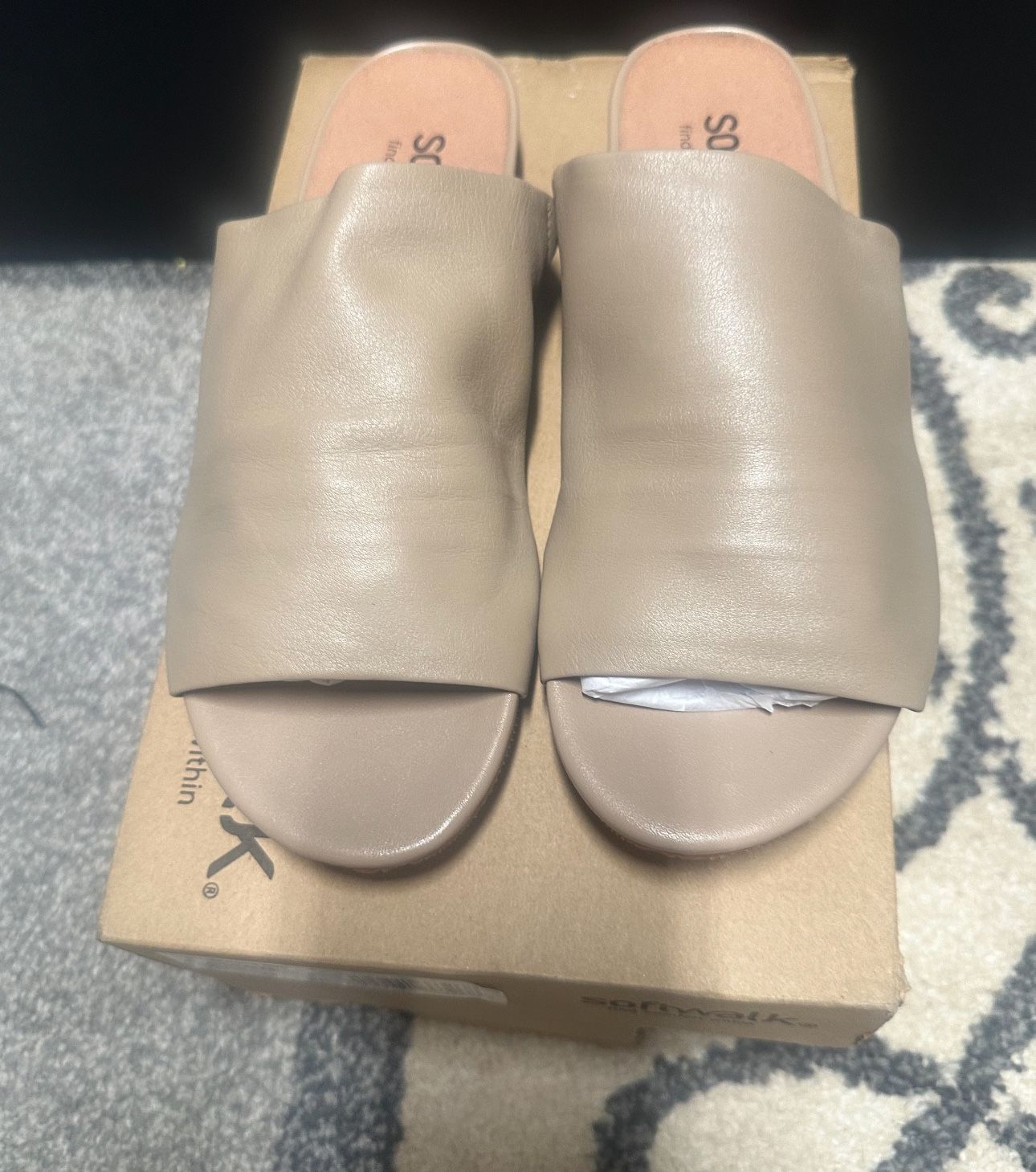 New 7.5 Women’s Softwalk Camano Beige Sandals With Box Never Warn
