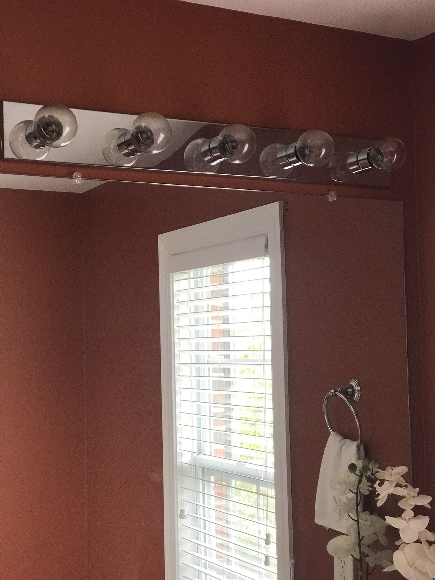 3 Hollywood Bathroom light fixtures