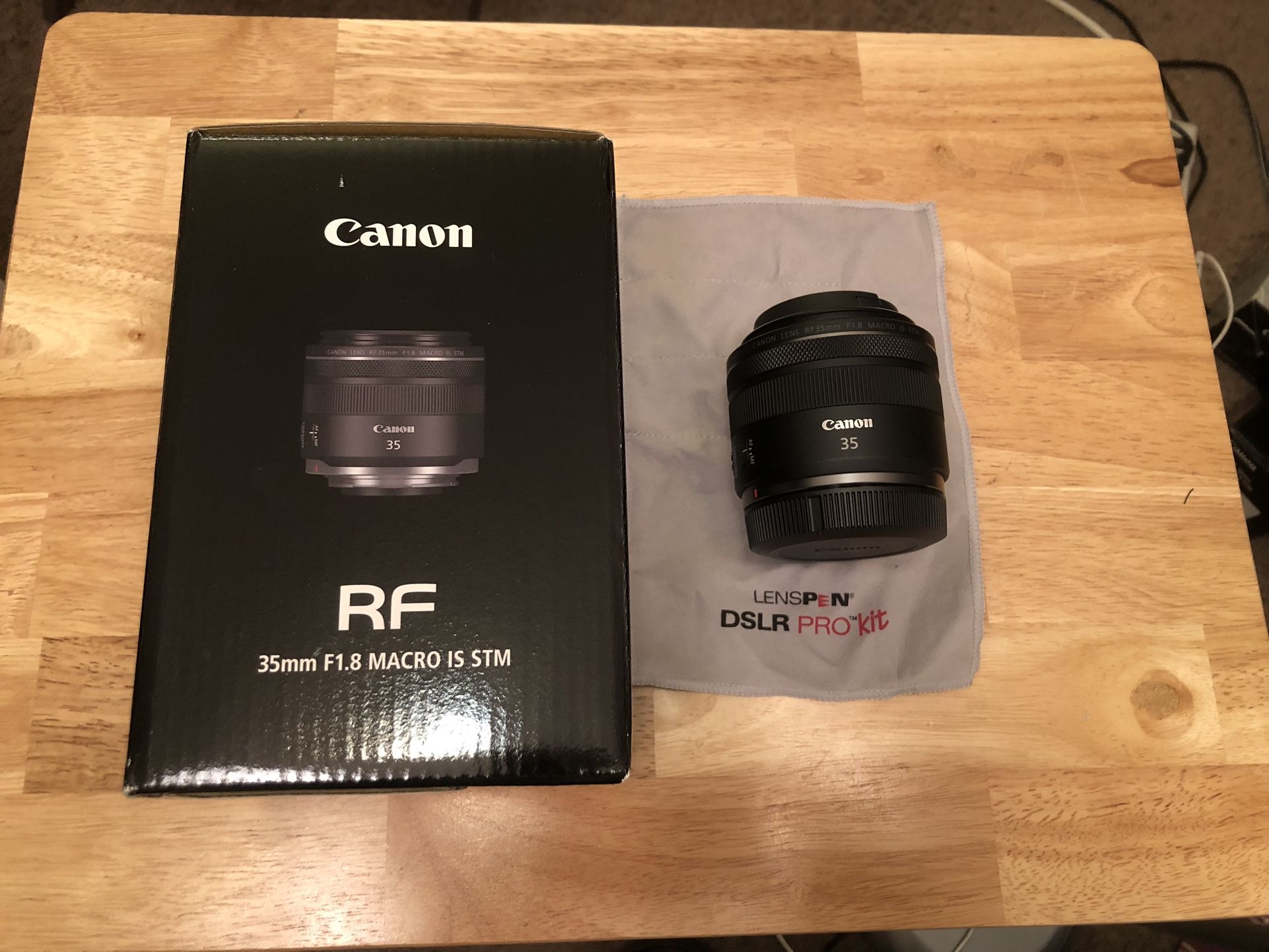 Canon RF35mm F1.8 is Macro STM Lens, Black