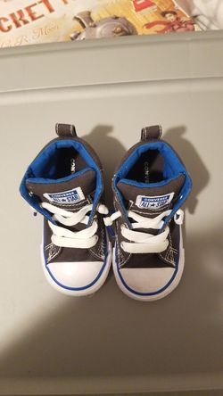 Converse boy sneakers size 6