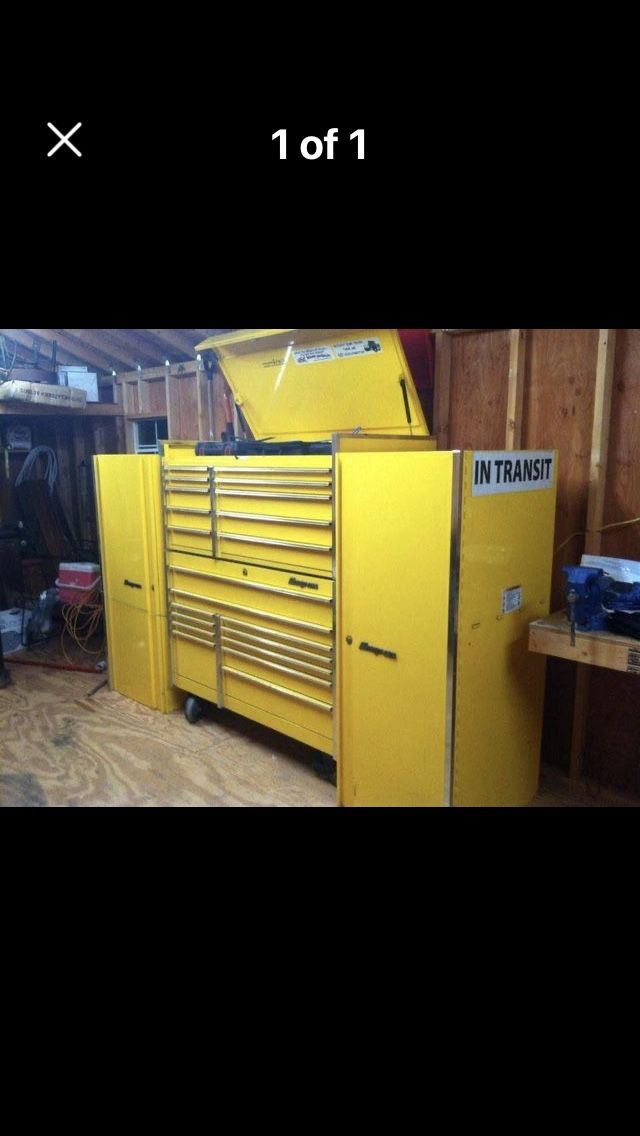 Snap On Tool Box And Side Lockers
