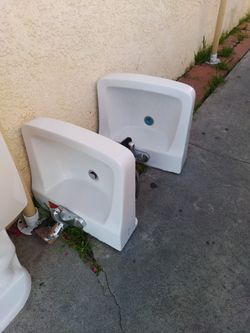 Bathroom Sinks If Want To Offer Text Me!