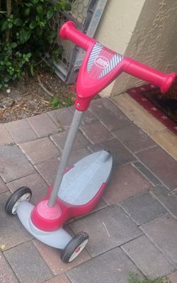 Tri-scooter radio flyer