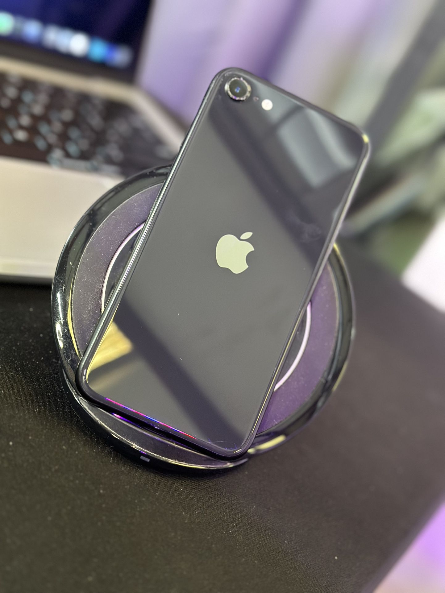 Unlocked Apple iPhone SE (2020)