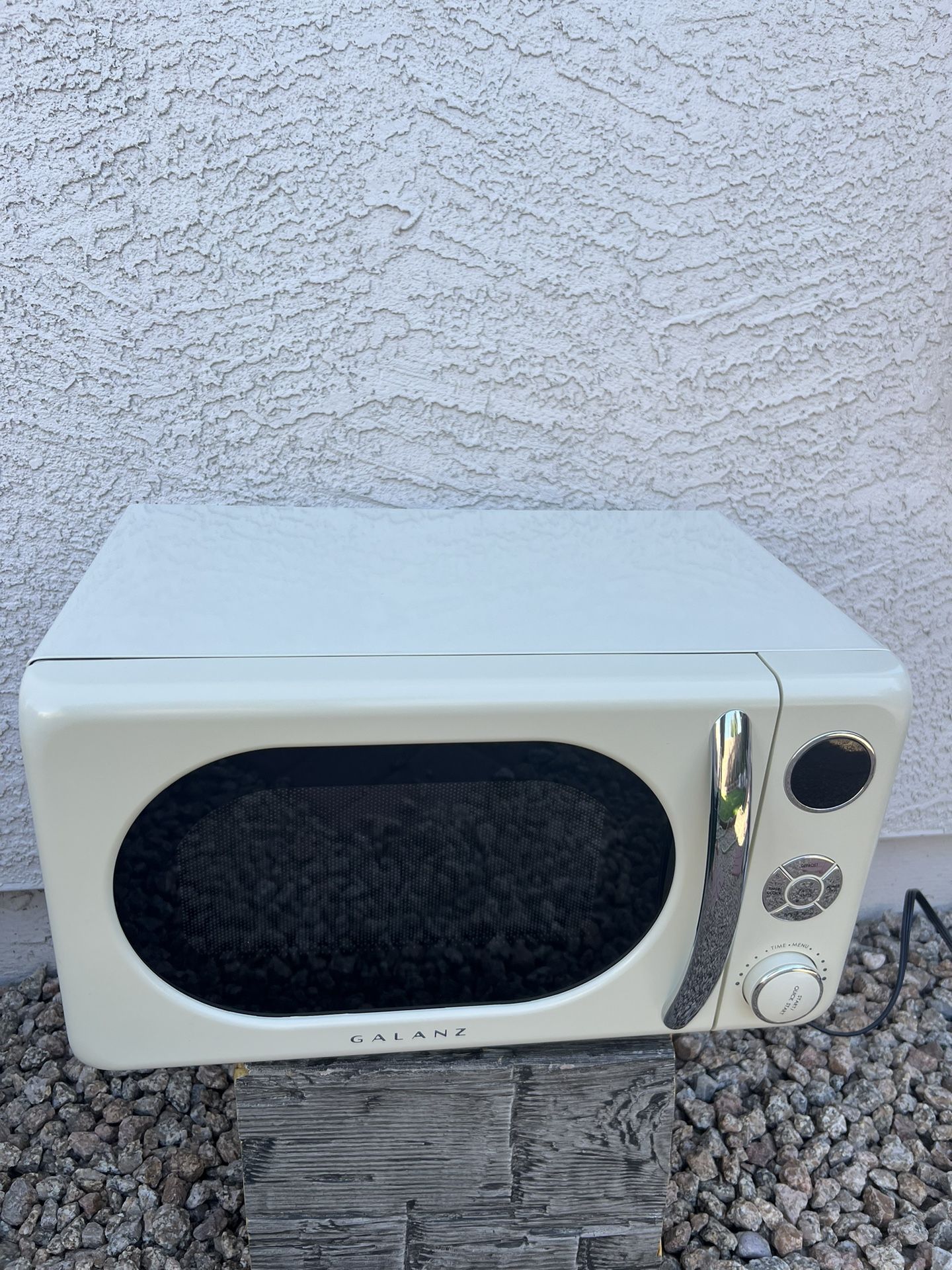 Galanz Countertop Microwave Oven 1100 Watt