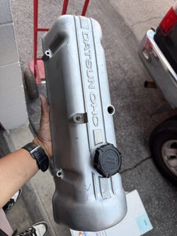 Datsun valve cover
