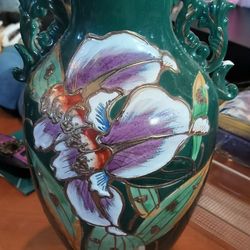 Vintage style Asian Vase Ceramic Decor 