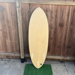 EC Surfboard 5’4” 29L