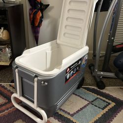Igloo 38 Quart Wheelie Cooler
