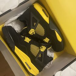 Jordan 4 Thunders