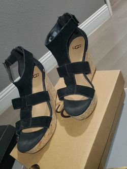 UGGS Wedges Size 6