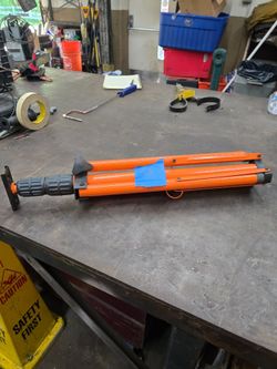 Tripod legs for levels