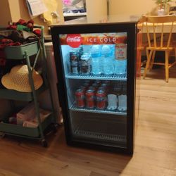 COCA-COLA  COUNTERTOP REFRIGERATOR ( WORKS PERFECT )
