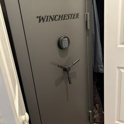 Winchester 26 Long Gun Safe. 