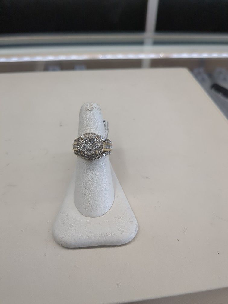 10k Diamond Rings 7.5 Grams Size 7 Layaway Available 10% Down If You Are Interested Please Ask For Maribel Thank You 