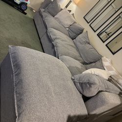 Kova Sectional