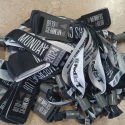 Monday Tuesday Greenskeeper Members club Phoenix Open Waste Management Wristbands 