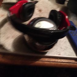 Black/red Bluetooth Headphones
