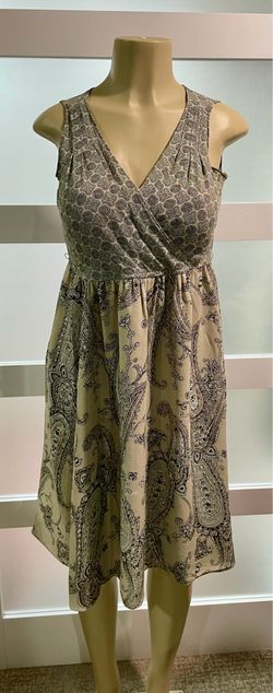 Cute sleeveless V-neck dress Size Small