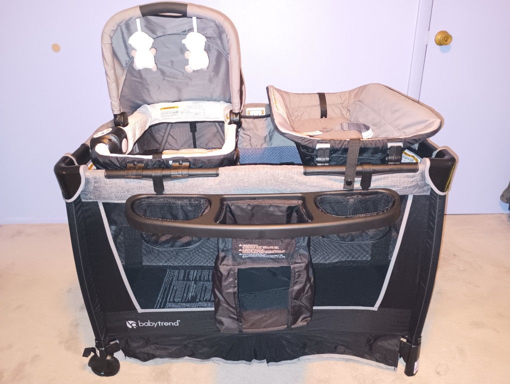 Babytrend-Pack N Play/Bassinet Combo