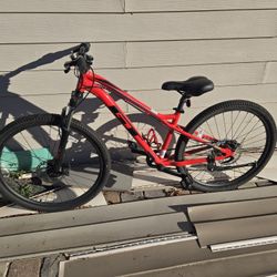 26" Red Gt Stomper Mountain Bike Trail Bicycle Pro Disc Brakes Has Some Rust
