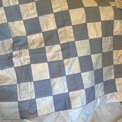 This Is A Baby Blanket Quilt That Is Unfinished