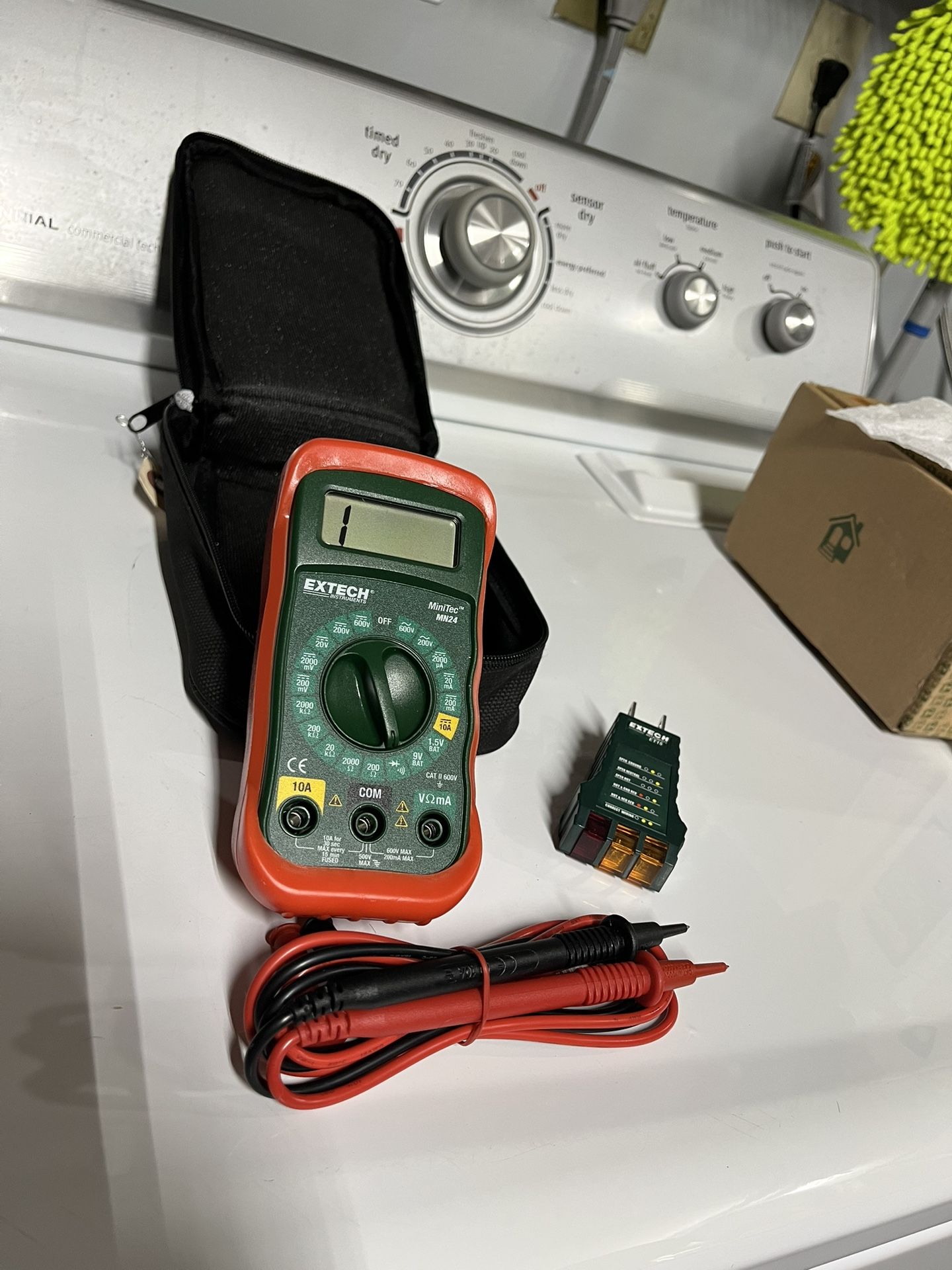 EXTECH MINITEC MN24 Multimeter 