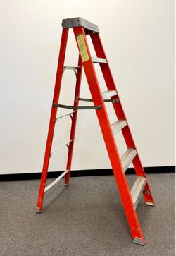 6ft Fiberglass ladder