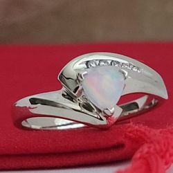 ❤️10k Size 7 Fancy Solid White Gold Fire Opal and Diamond Ring!/ Anillo de Oro Blanco con Ópalo y Diamantes!  👌🎁Post Tags: Anillo de Oro