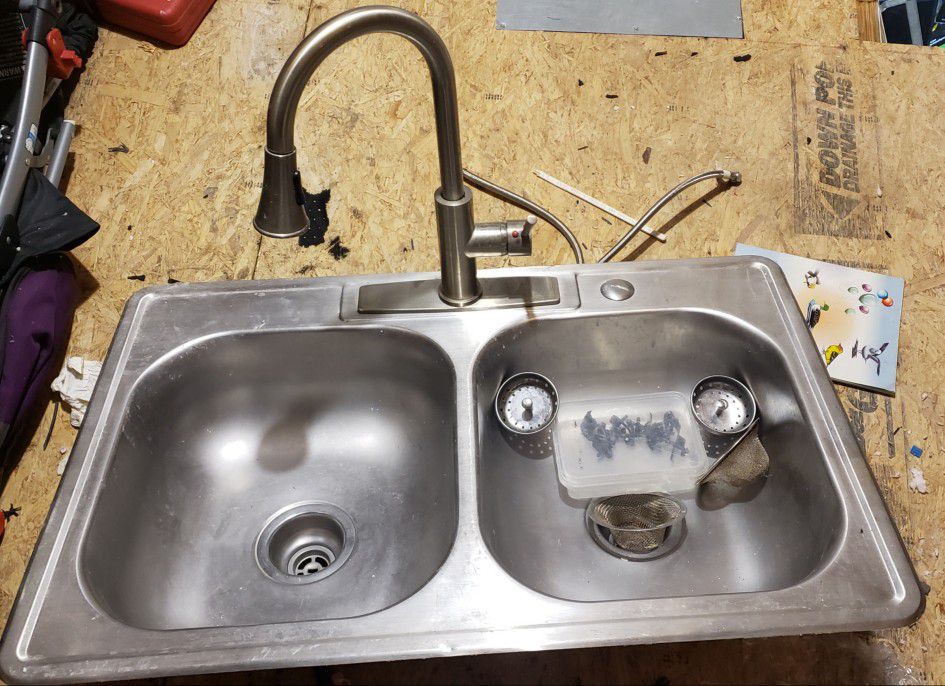 Kitchen Sink With Shower Faucet Pull-Down