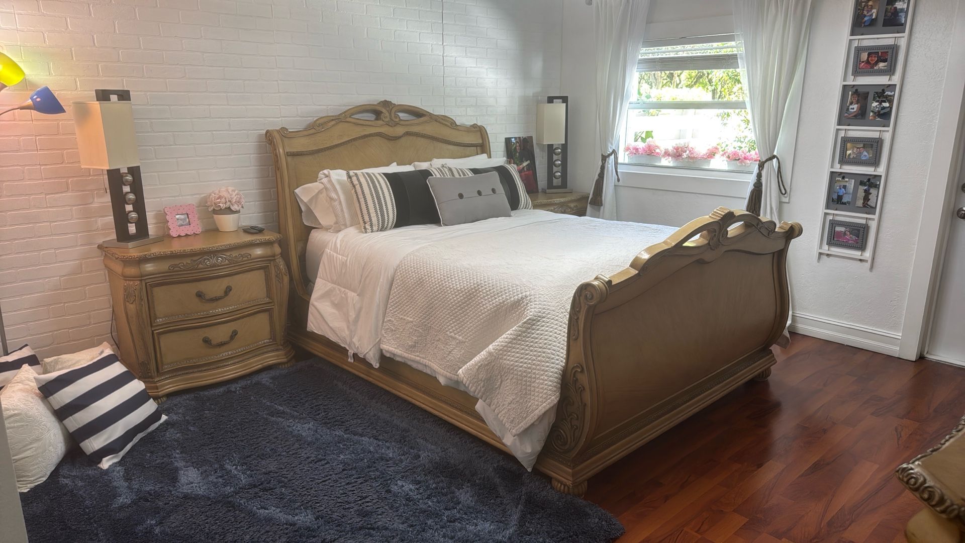 Solid wood Bedroom Set, Queen Size Bed, 2ea Night Tables, Lamps,blue rug,small Desk ( Tv Not Included) Dresser