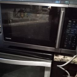Toshiba  Microwave Like New