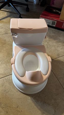 Like New in excellent condition Jool Baby Potty Training Toilet that looks, sounds and feels like a real toilet.