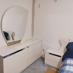 Beautiful! Italian Made 5-piece Queen Memory Foam/Tilting Base Bedroom Set With 6 Matching Chairs!