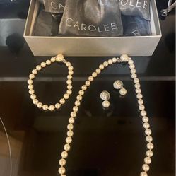 Carolee Jewelry Set (Wedding/Bridal/Graduation). ; Necklace, Bracelet And Earrings
